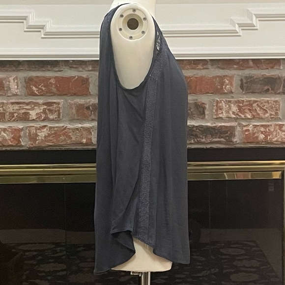 Ann Taylor LOFT navy blue top with lace accents / S / Excellent condition - Picture 11 of 17